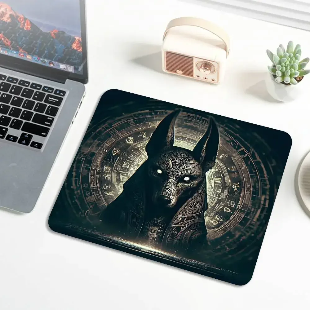 لوحة ماوس صغيرة بتصميم أنوبيس  - مراجعة Gaming Keyboard Egypt وسعره